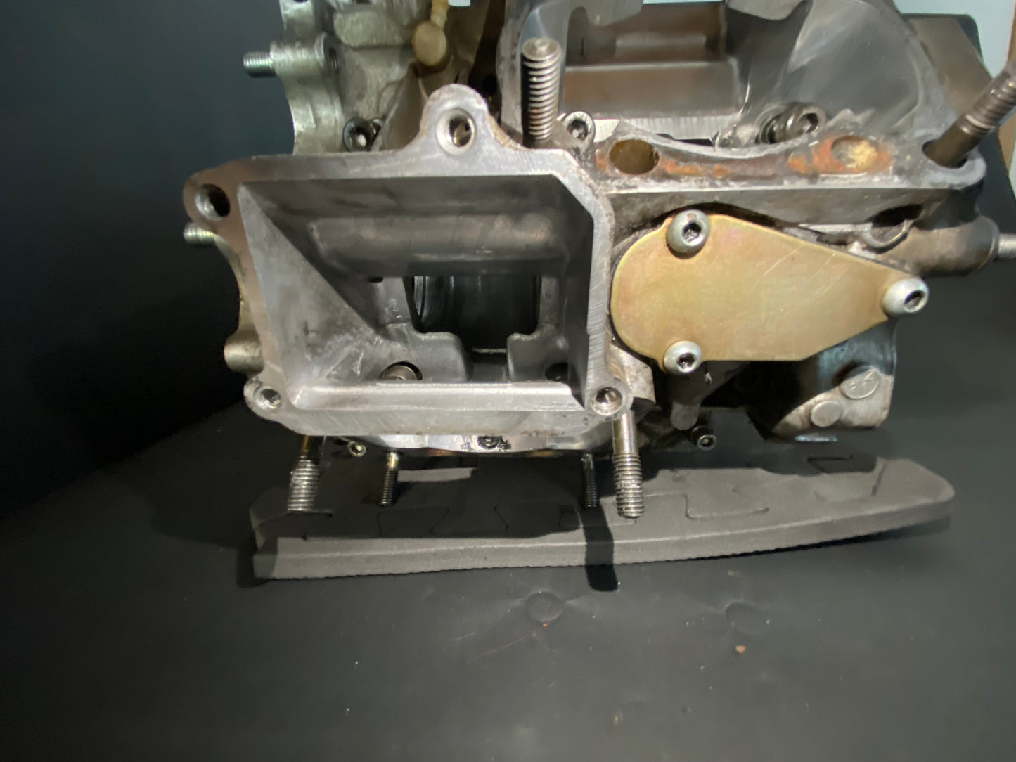 TZR250 3XV R crank case. This can easily be modified to work in a TZ250 v twin.