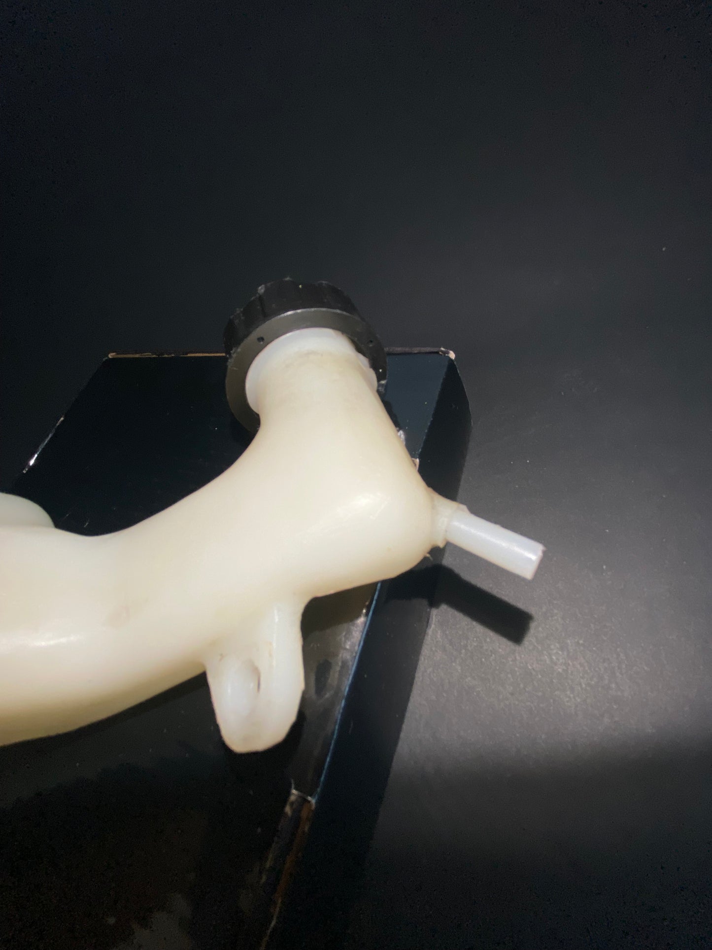 RG500 / RG400 coolant tank