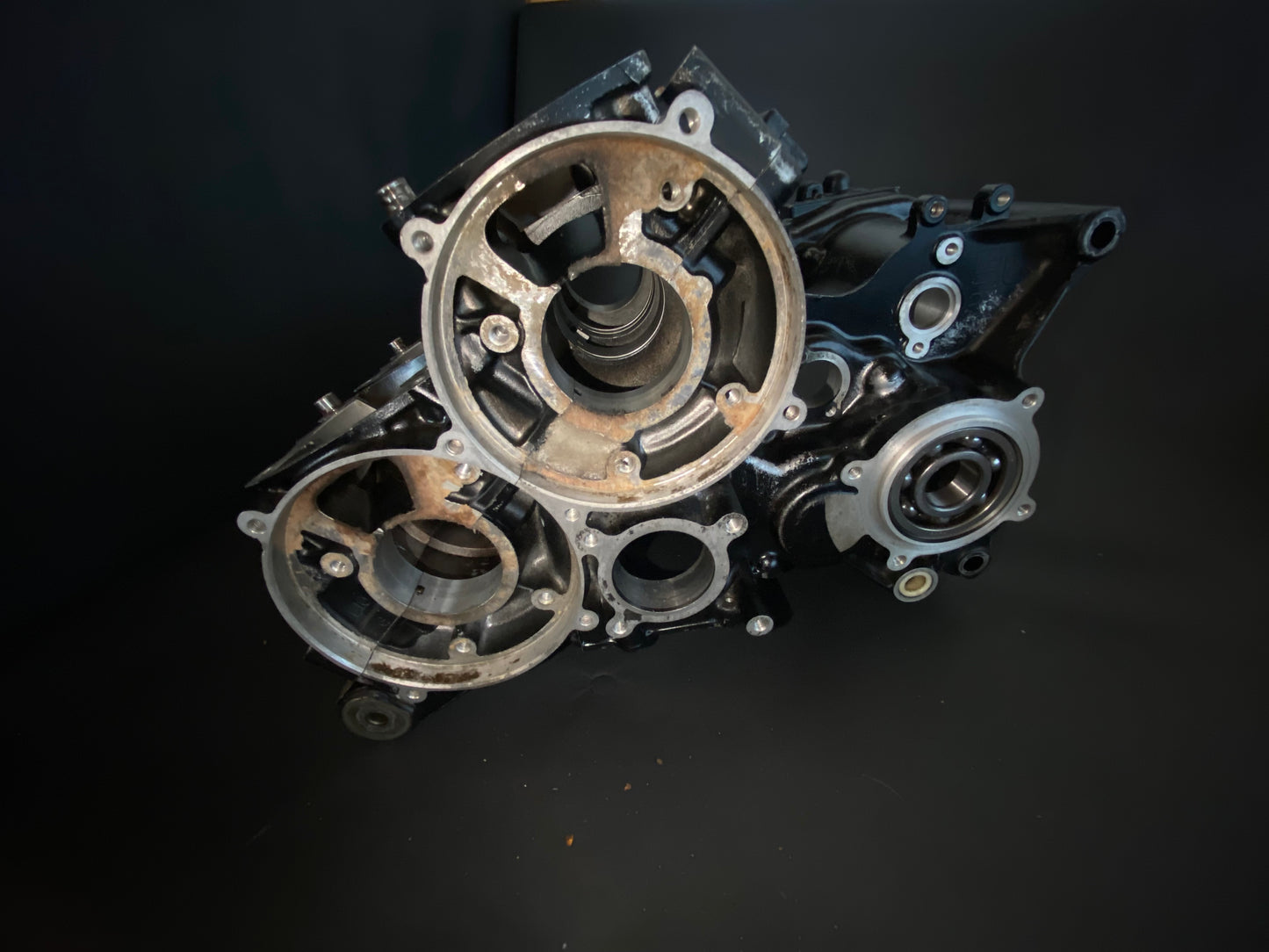 RG500 / RG400 engine carcass. No internal parts.