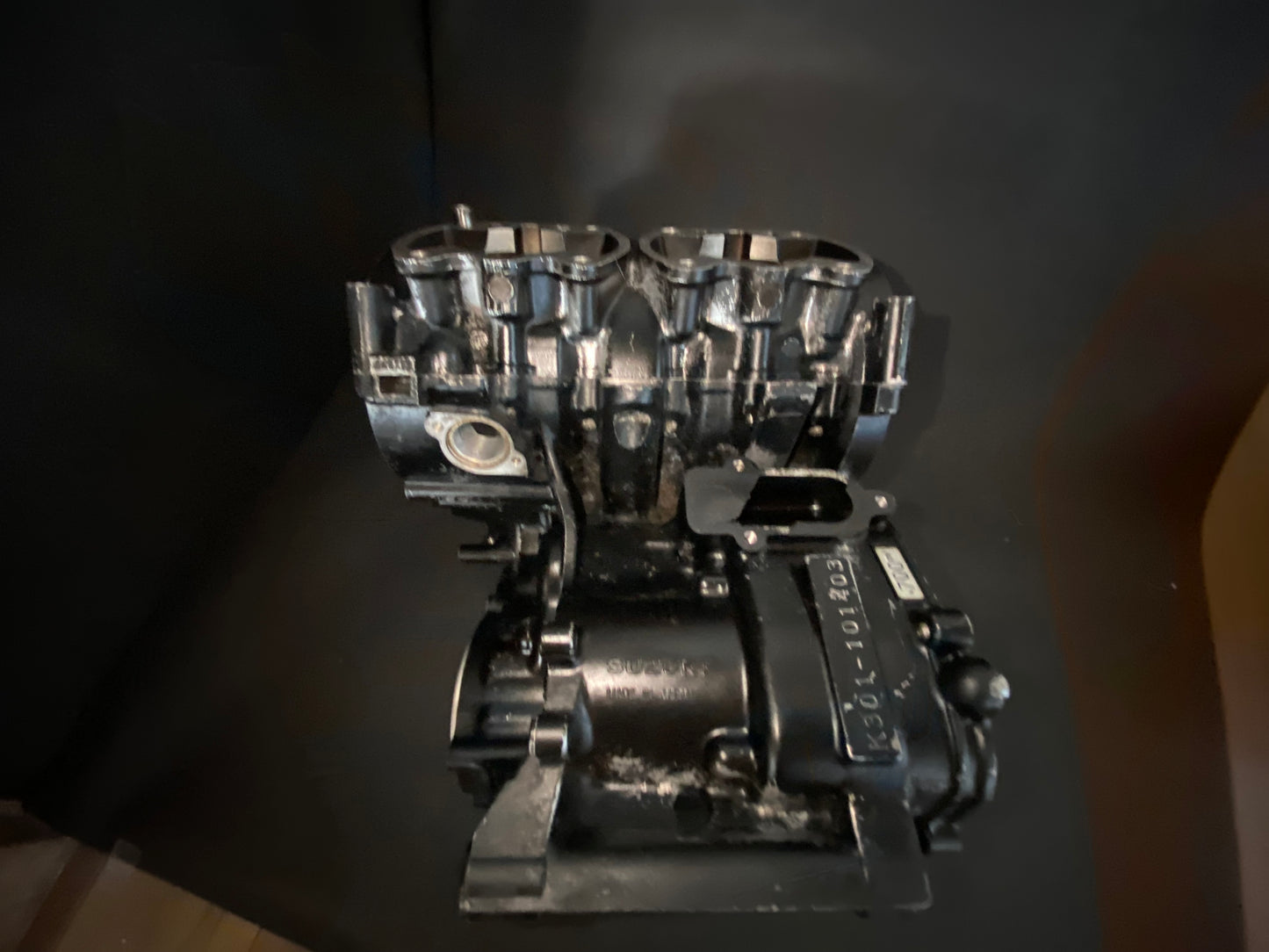 RG500 / RG400 engine carcass. No internal parts.