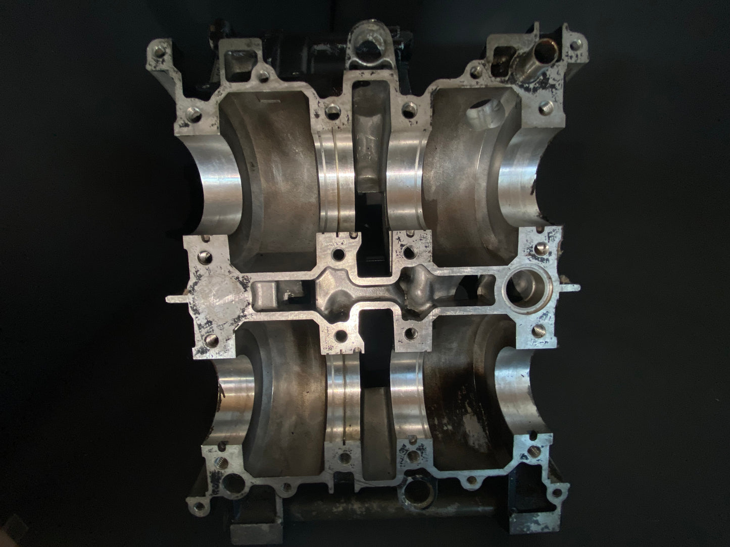RG500 / RG400 engine carcass. No internal parts.