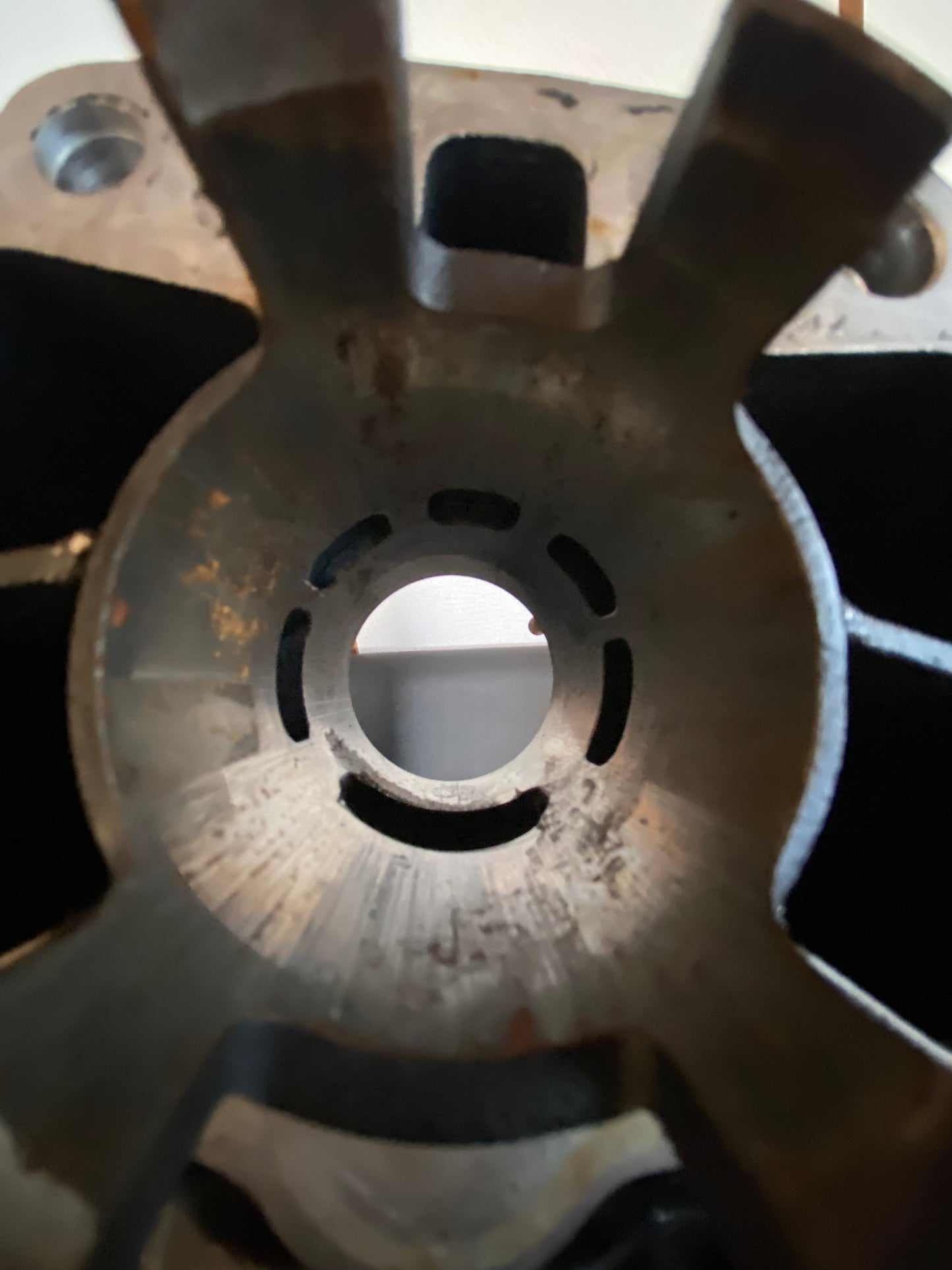 RG500 / RG400 engine carcass. No internal parts.