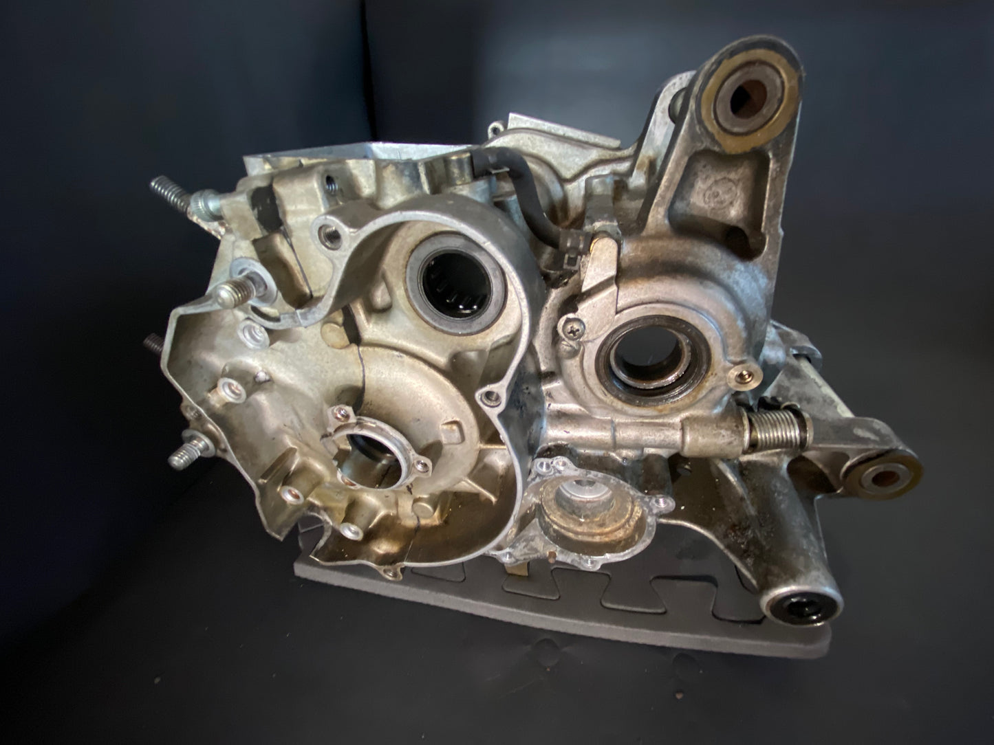 TZR250 3XV R crank case. This can easily be modified to work in a TZ250 v twin.