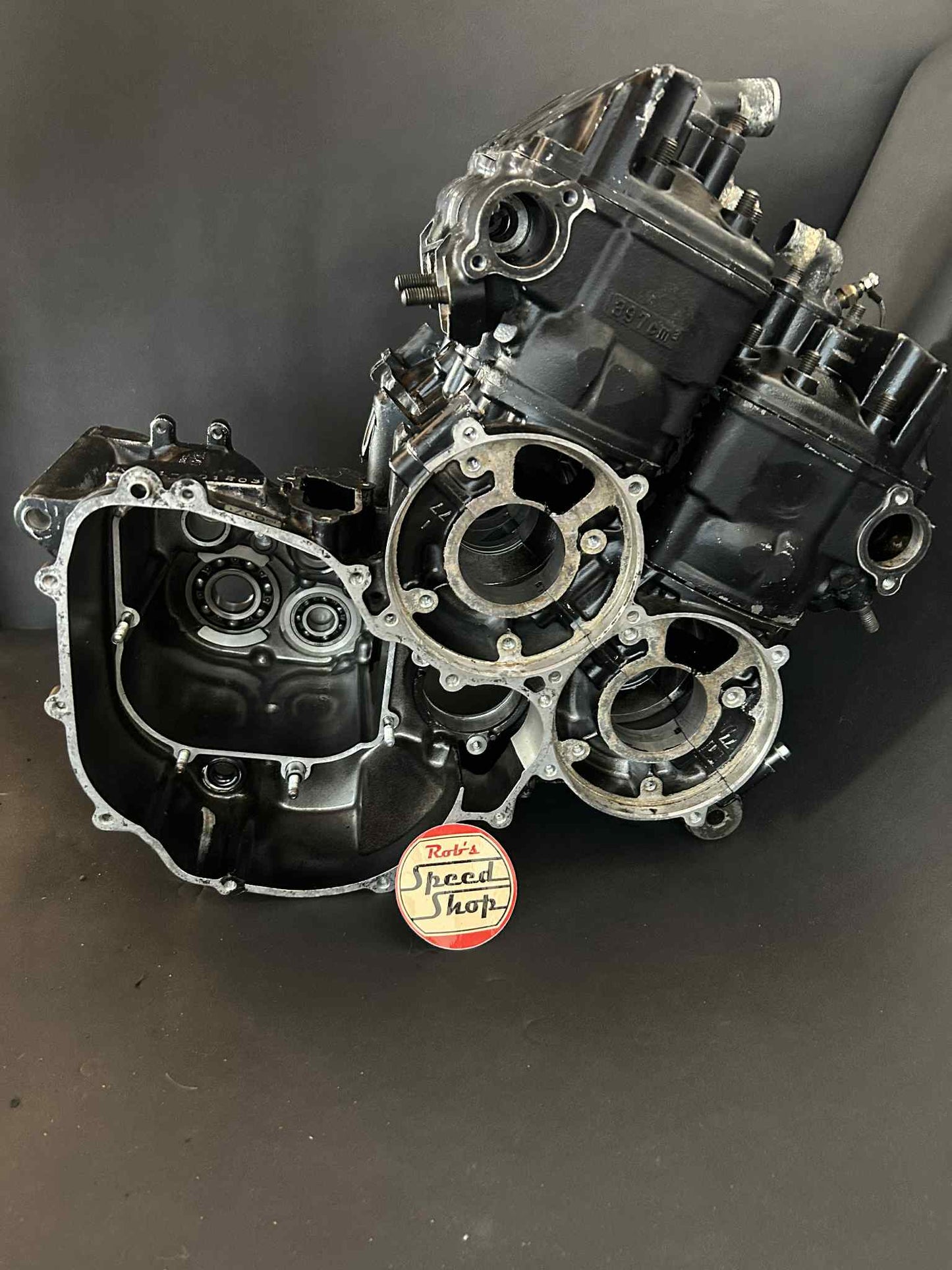 RG500 / RG400 engine carcass. No internal parts.