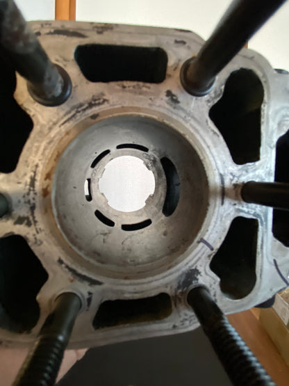 RG500 / RG400 engine carcass. No internal parts.